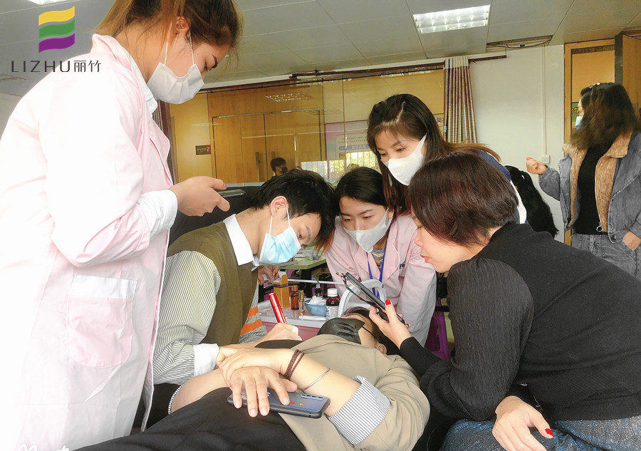 廣西紋繡學(xué)校教你如何完成高質(zhì)量的紋繡作品