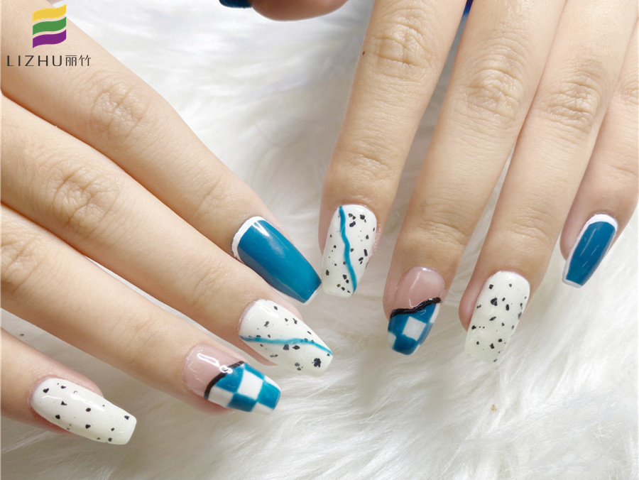 秋冬撞色美甲推薦，看看廣西南寧美甲學(xué)校哪家教得好