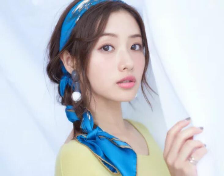 絲巾的創(chuàng)意搭配，廣西形象設(shè)計培訓(xùn)班教你