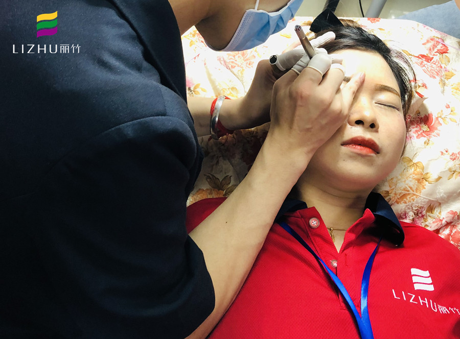 紋繡后眉毛發(fā)癢應(yīng)對方法（上），南寧紋繡護(hù)理