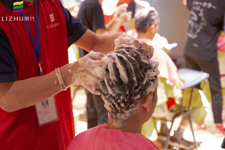 頭發(fā)干枯毛躁怎么辦？廣西美發(fā)護(hù)理技巧大放送