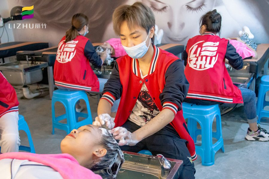 如何應(yīng)對(duì)頭發(fā)干枯毛躁？廣西美發(fā)護(hù)發(fā)技巧