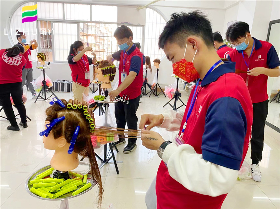 燙染實訓課程---廣西美發(fā)培訓學校