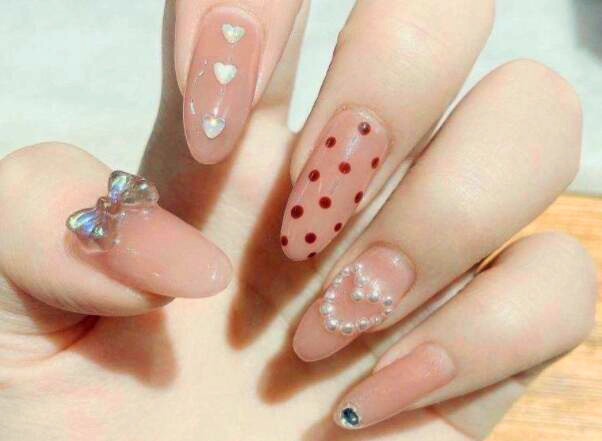 浪漫裸色美甲推薦，廣西美甲網(wǎng)紅分享