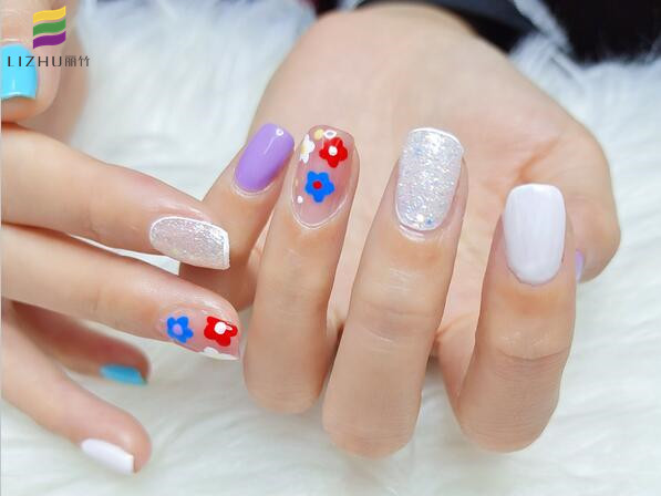 春日美甲，藍天白云，花兒朵朵開