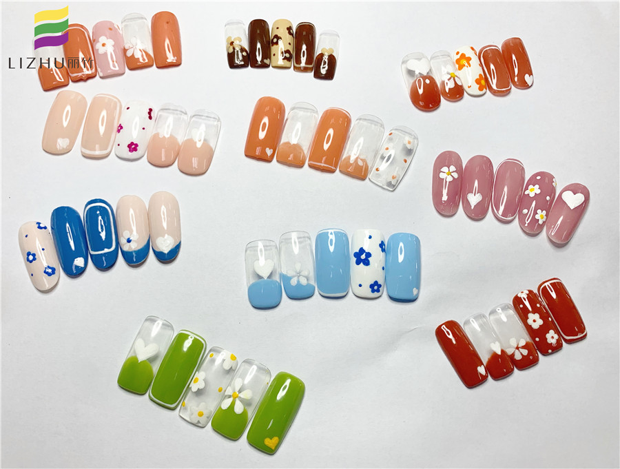 小清新彩繪花朵美甲，南寧美甲學(xué)校十大品牌作品