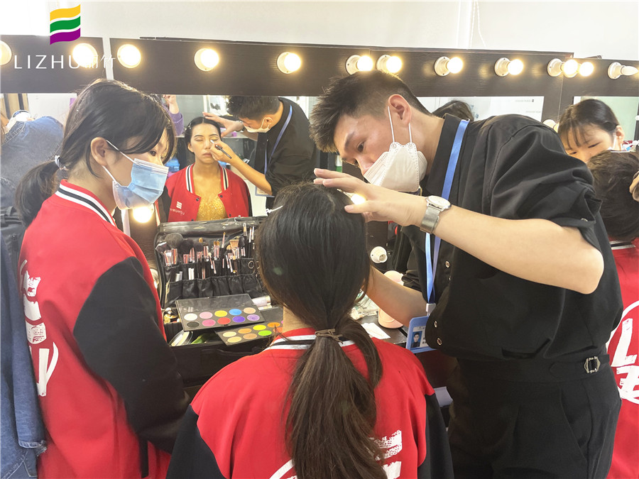 畫(huà)眼妝前要做什么？廣西學(xué)化妝基礎(chǔ)