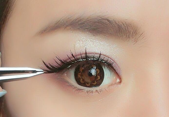 嫁接睫毛有什么好處？南寧美睫紋繡學(xué)校分享