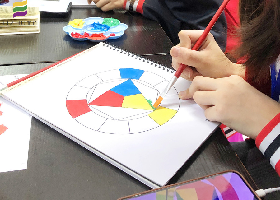 十二色環(huán)有哪些顏色？廣西化妝職業(yè)培訓學校