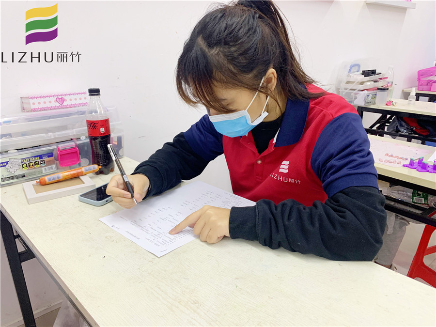 廣西美甲學(xué)校十大名校：學(xué)美甲為什么要重視理論？