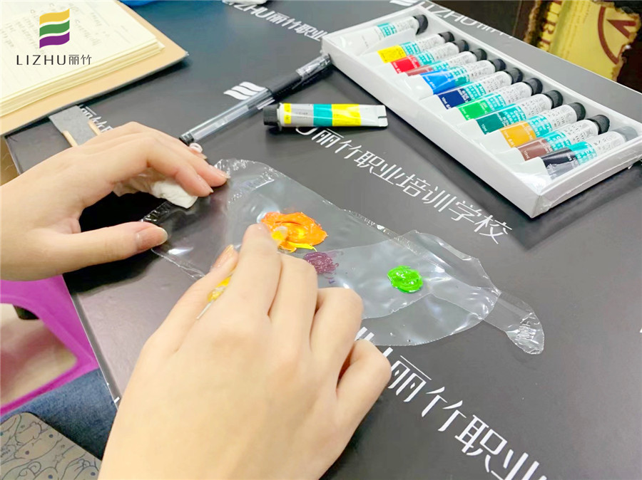 學好色彩對美甲的重要性 | 南寧美甲培訓班課程