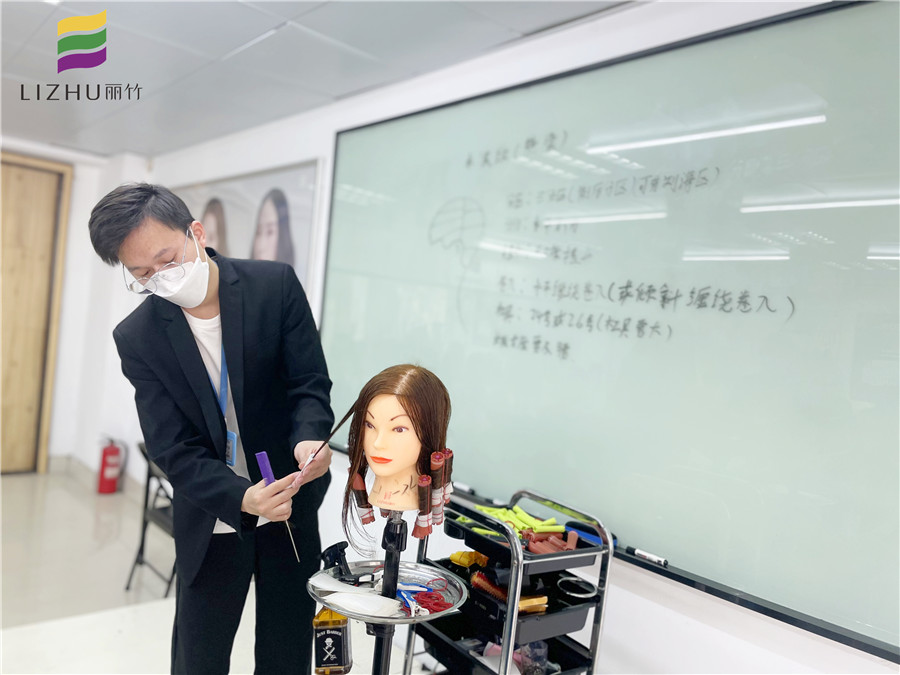 水波紋燙發(fā)實(shí)操，南寧美發(fā)職業(yè)培訓(xùn)