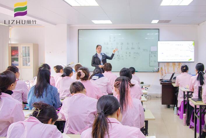 美容學(xué)理論知識(shí)重要嗎？廣西專業(yè)美容培訓(xùn)告訴你