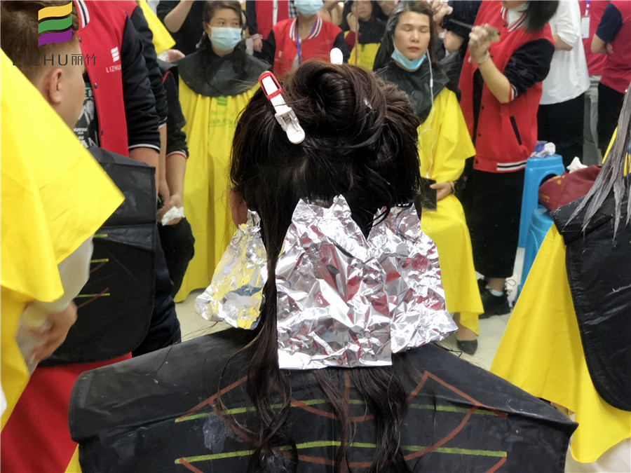 錫紙燙發(fā)能保持多久？南寧燙染一對一教學(xué)給你專業(yè)技術(shù)