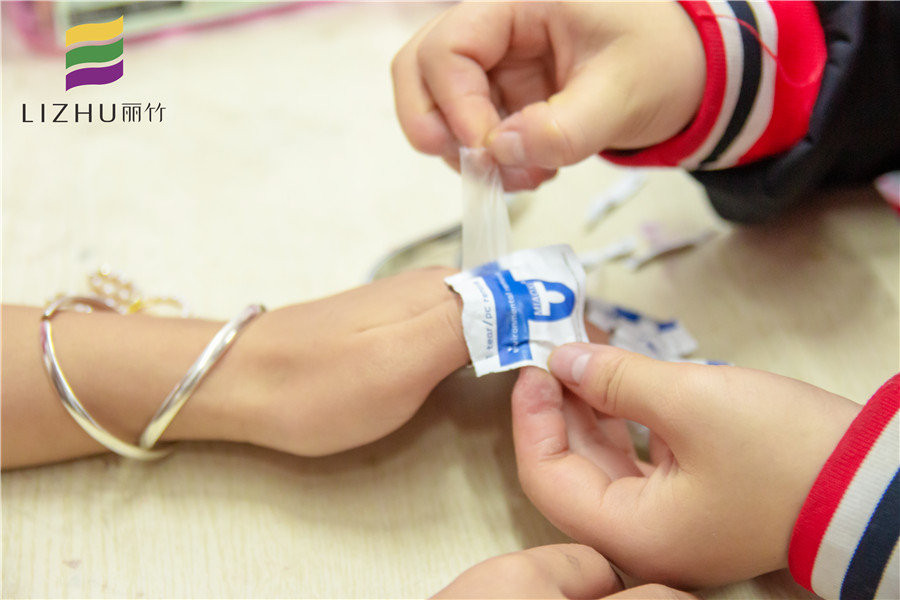 學(xué)美甲理論知識(shí)：沒(méi)有卸甲水怎么卸指甲油？