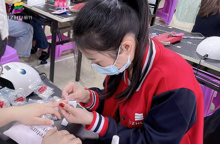 半貼甲片怎么貼？學(xué)美甲理論知識(shí)分享