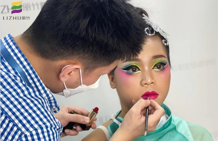 舞臺(tái)妝的特點(diǎn)，廣西彩妝培訓(xùn)機(jī)構(gòu)分享