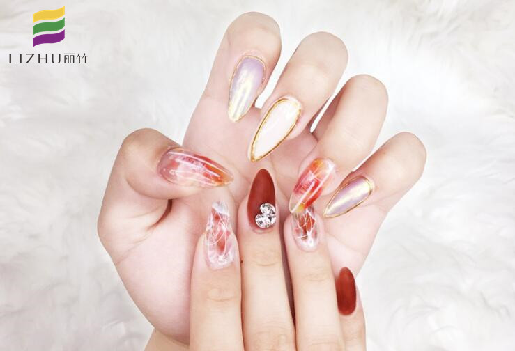 日式風(fēng)格暈染美甲，南寧美甲短期培訓(xùn)班作品