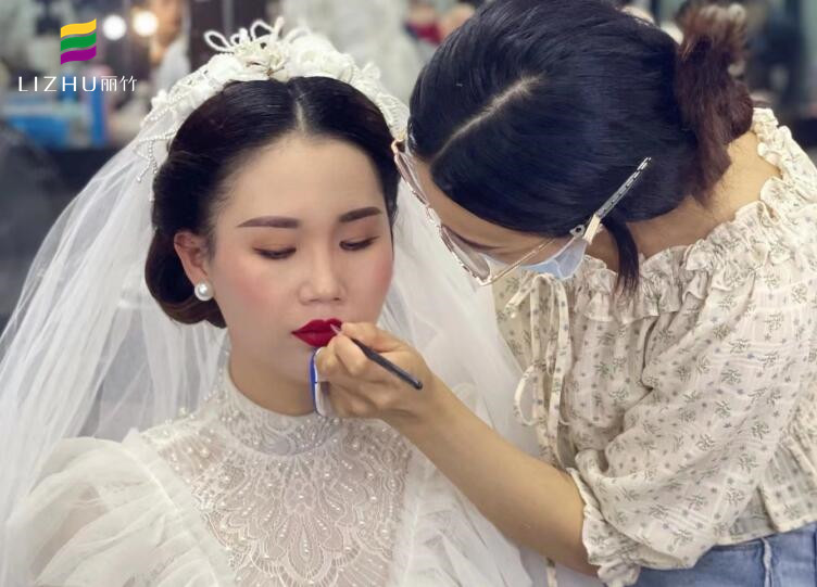 輕復(fù)古新娘造型 ，優(yōu)雅就是如此簡單