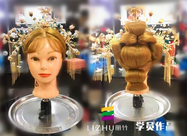 秀禾卷筒造型手法，廣西新娘化妝培訓(xùn)給你教程