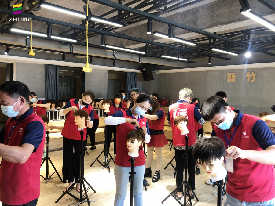 如何快速剪男發(fā)？廣西男士頭發(fā)修剪教程分享