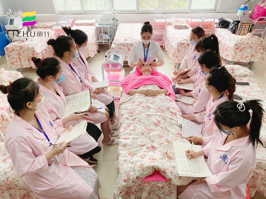 廣西美容理論知識(shí)：你為什么要眼部撥筋？