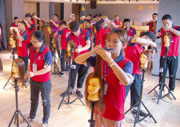 美發(fā)見習(xí)發(fā)型師考核標(biāo)準(zhǔn)，廣西美發(fā)師培訓(xùn)鑒定