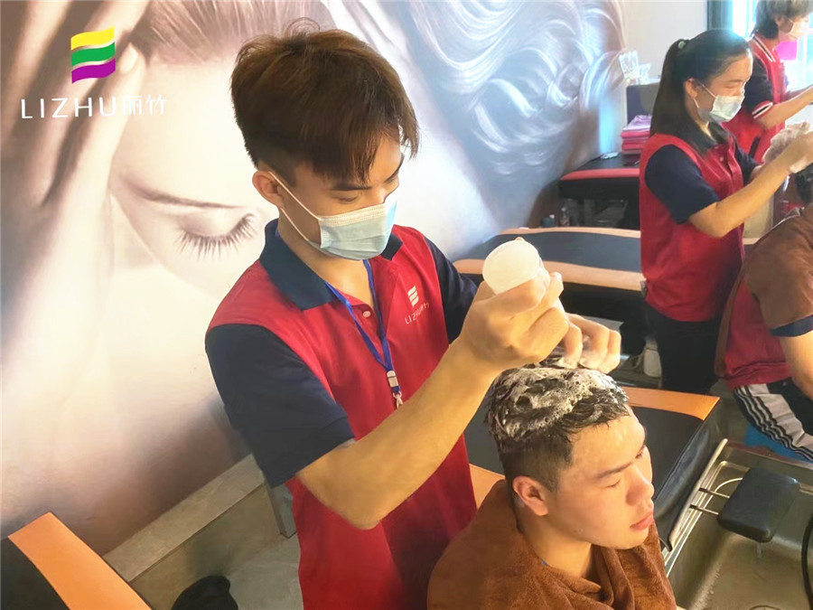 中式洗頭與泰式洗頭的不同，南寧美發(fā)洗頭學(xué)校專(zhuān)業(yè)解答