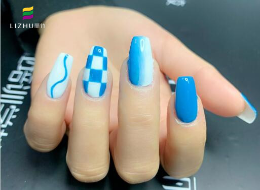 棋盤格美甲，南寧時(shí)尚美甲培訓(xùn)引領(lǐng)復(fù)古風(fēng)