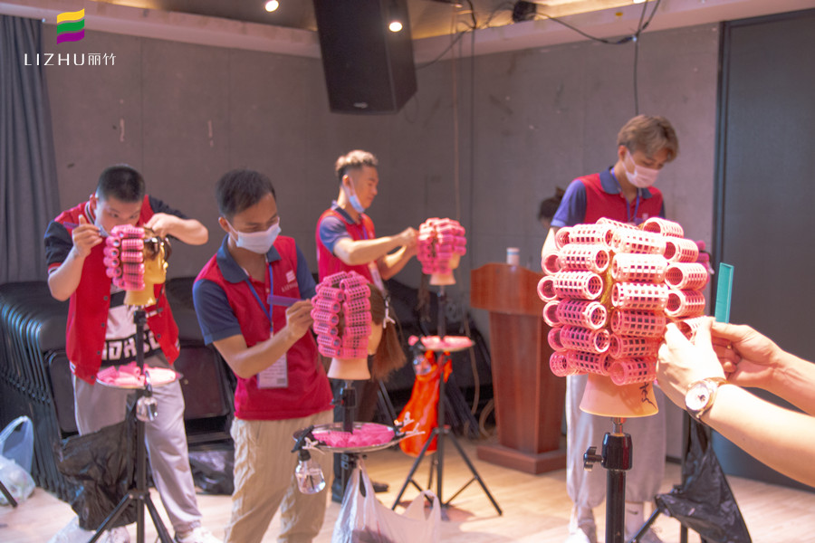 美發(fā)燙染師的考核標(biāo)準(zhǔn)，廣西專業(yè)正規(guī)美發(fā)學(xué)校總結(jié)好了