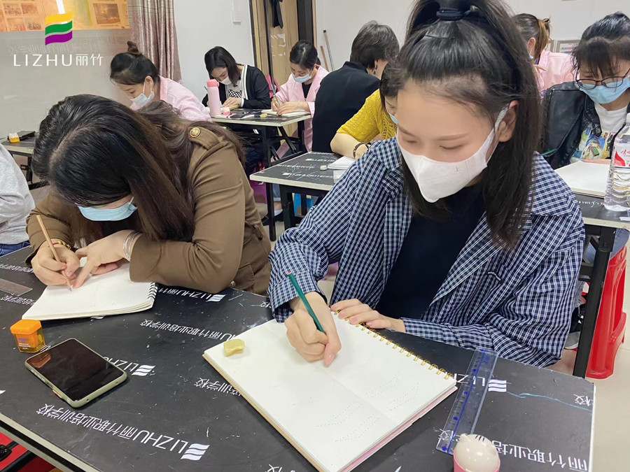 紋繡紙上練習(xí)的重要性，南寧專業(yè)紋繡學(xué)校幫你分析