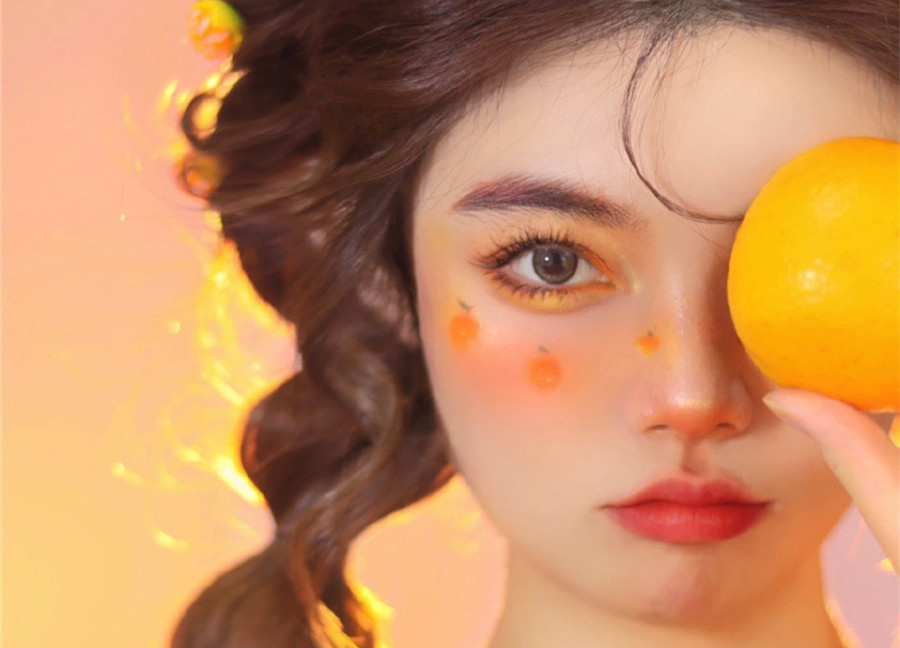 夏日元?dú)忾俨世L創(chuàng)意妝容，廣西化妝學(xué)校排行榜前三名分享