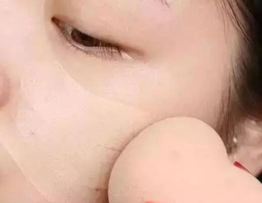 粉底液的正確存方法，南寧彩妝化妝培訓(xùn)教你