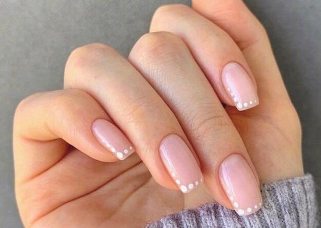 極簡風(fēng)單色美甲，展示南寧培訓(xùn)美甲哪家技術(shù)好