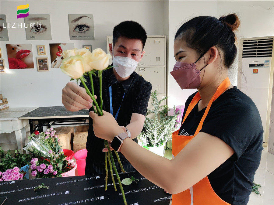 小型花束怎么包？南寧插花師培訓(xùn)班手把手教學(xué)