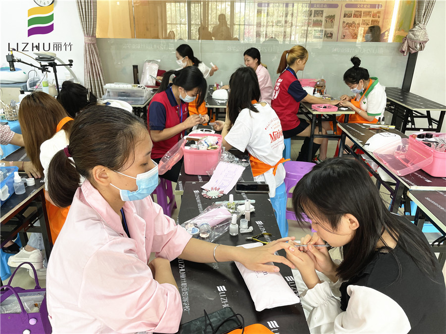 如何推死皮？南寧美甲培訓(xùn)學(xué)校基礎(chǔ)課程