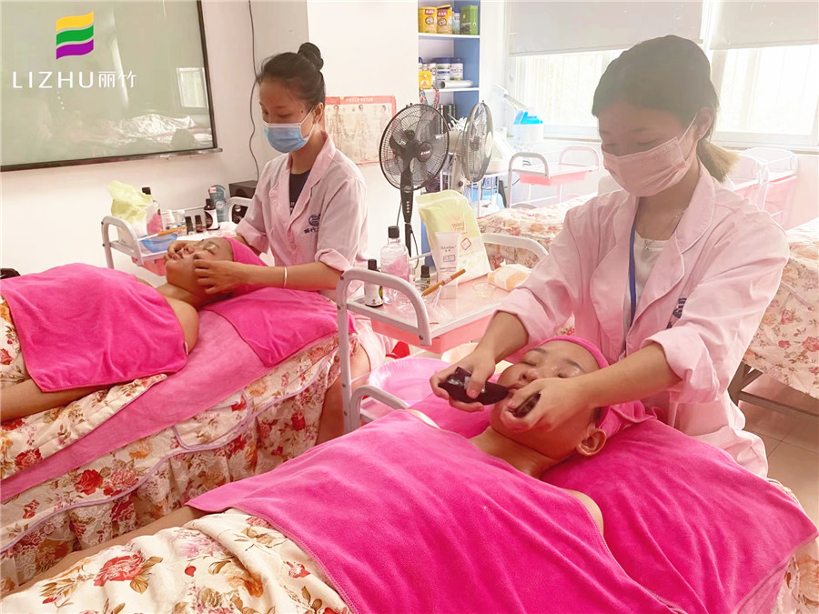 嘴周撥筋教程 ，南寧美容師培訓(xùn)課程剖析