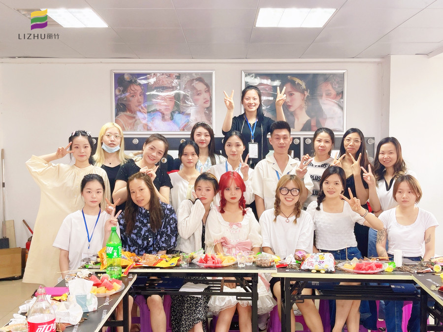 麗竹學(xué)?；瘖y全能班舉辦畢業(yè)座談會