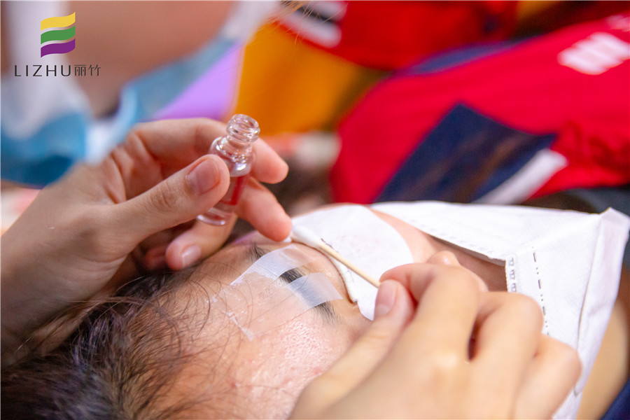 燙睫毛技術與注意事項 | 南寧美睫培訓學校