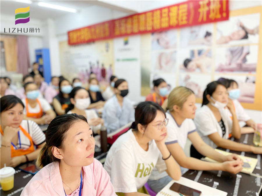 南寧紋繡培訓(xùn)學(xué)?！陡?級感眉眼唇精品課程》開班