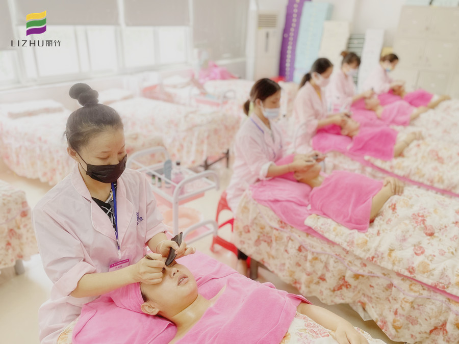 眼部刮痧的好處，南寧美容養(yǎng)生培訓(xùn)課程