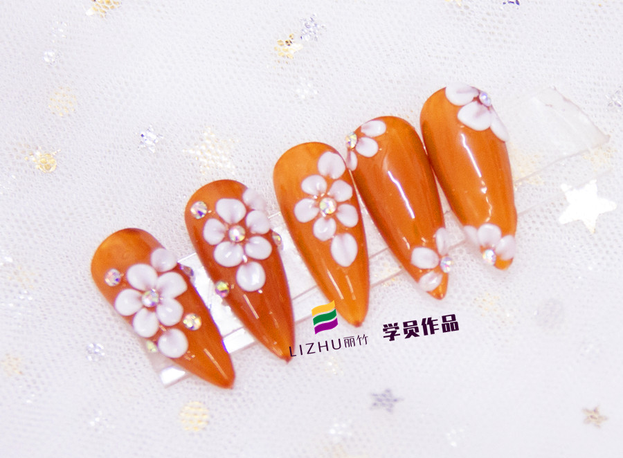 五瓣花雕花美甲，南寧美甲學(xué)校短期訓(xùn)練班作品