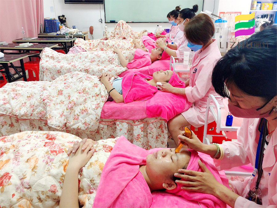 南寧學美容美體：你為什要進行額頭撥筋？