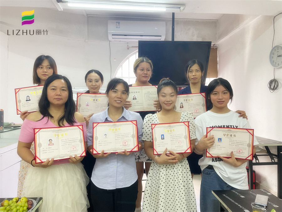 南寧紋繡培訓(xùn)班座談會，學(xué)員們滿載而歸