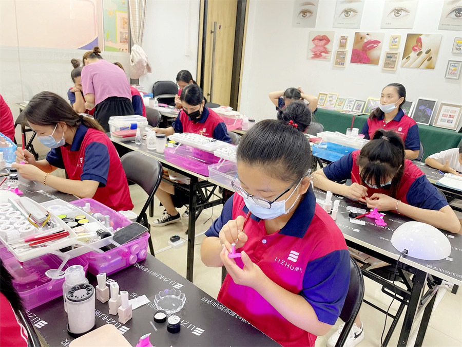 廣西哪里可以學美甲?歡迎到麗竹美甲學校