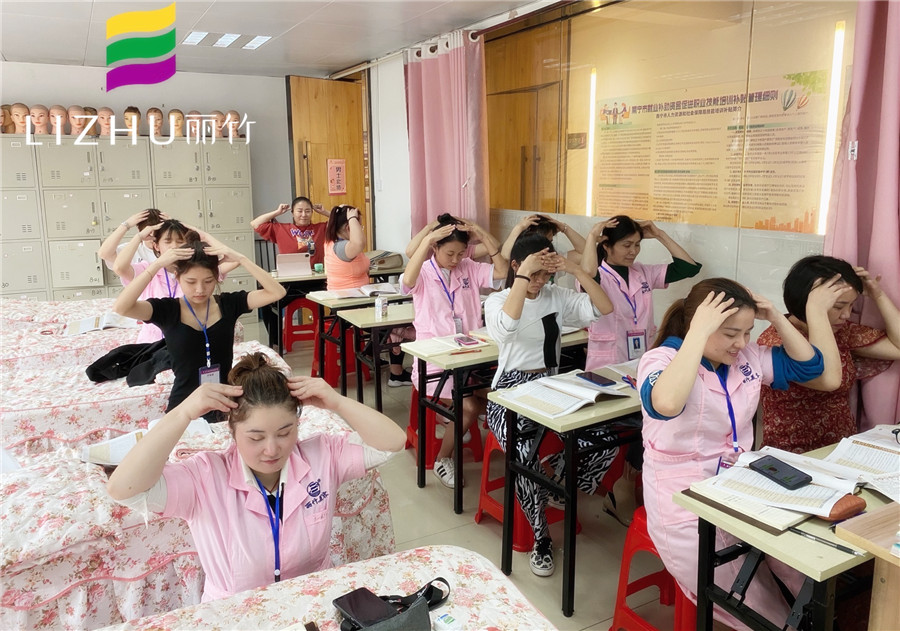美容頭部按摩手法標(biāo)準(zhǔn) | 廣西南寧美容培訓(xùn)學(xué)校整理要點