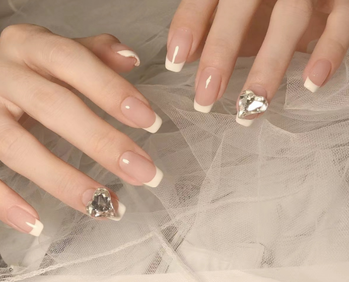 水鉆美甲圖片，南寧時尚美甲培訓分享給你