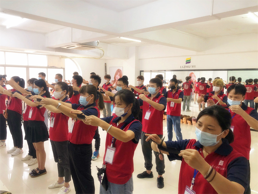 零基礎(chǔ)學美發(fā)：新手如何練習用剪刀和梳子？