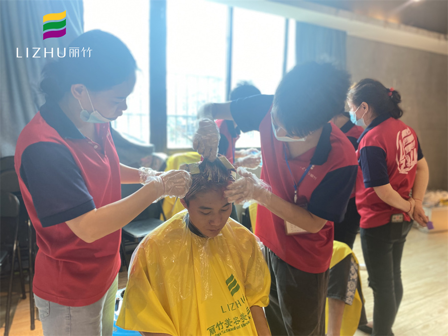 燙發(fā)之后多久染發(fā)比較好？南寧燙染技師班和你說(shuō)