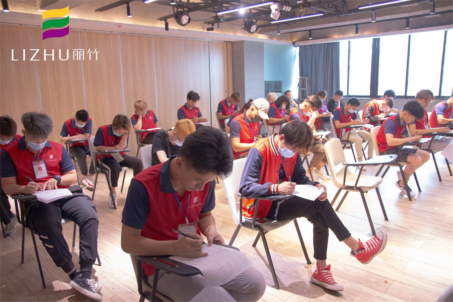 廣西南寧美發(fā)培訓(xùn)學(xué)校理論考核現(xiàn)場